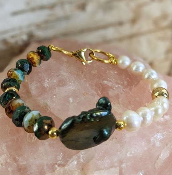 Emerald Glass Beads & Natural Freshwater Pearls In Assymetrical Bracelet - Picture 2 of 5